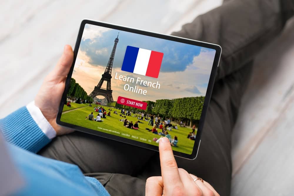 man-taking-online-courses-learning-french-min